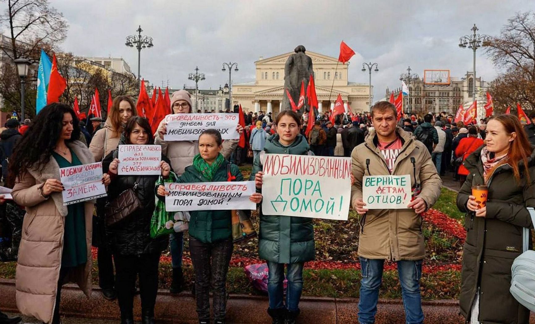 Relatives of mobilized servicemen protesting in Moscow, Nov. 7, 2023